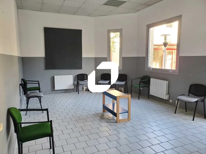 Bureau dans Tremblay-en-France à louer - Photo intérieure – Image 1 sur 12