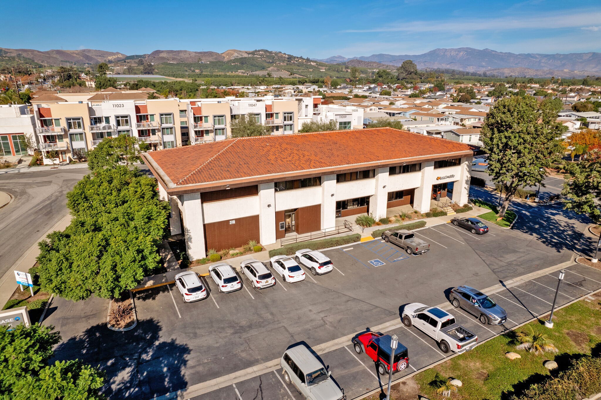 310 S Wells Rd, Ventura, CA à louer Photo de l’immeuble– Image 1 sur 6