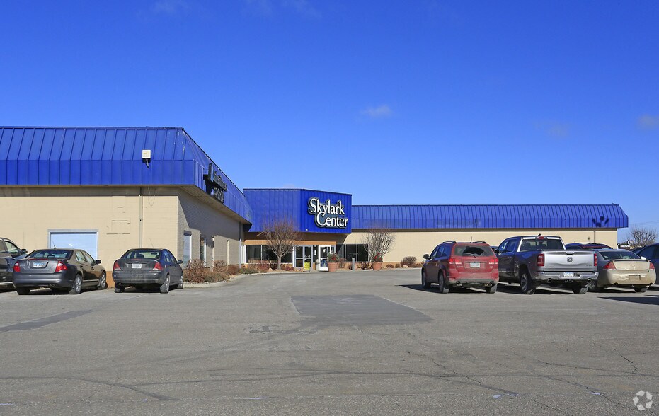 1604 1st St S, Willmar, MN à louer - Photo de l’immeuble – Image 2 sur 8