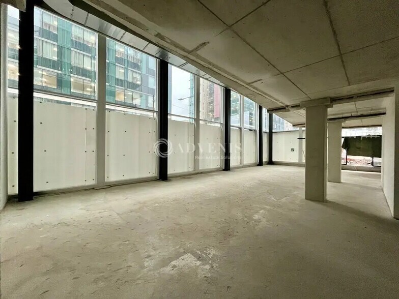 Local commercial dans Nanterre à louer - Photo de l’immeuble – Image 3 sur 12