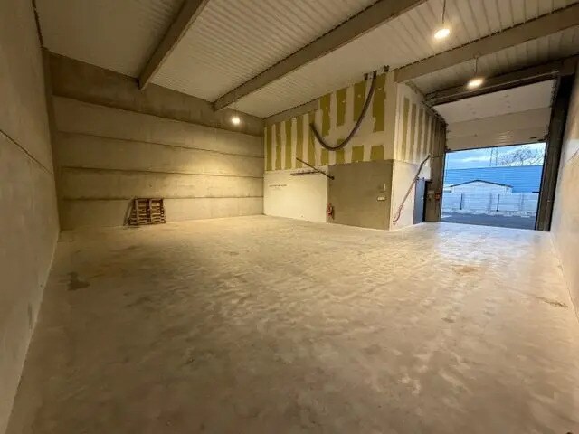 Local d’activités dans Mios à louer Photo intérieure– Image 1 sur 11