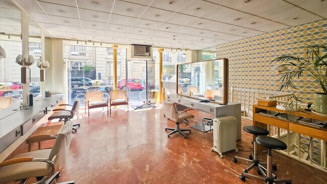 Plus de détails pour Local commercial à louer