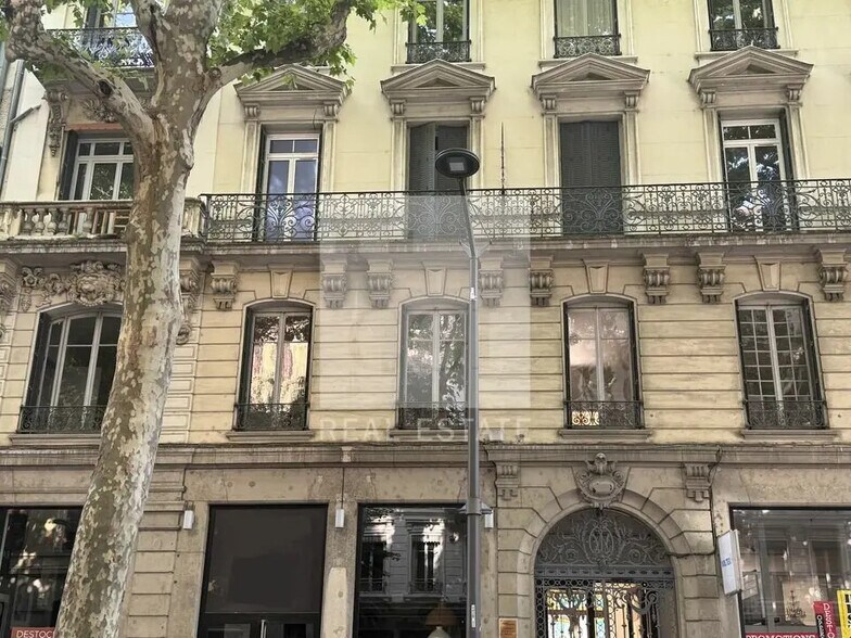 Bureau dans Lyon à louer - Photo de l’immeuble – Image 2 sur 12