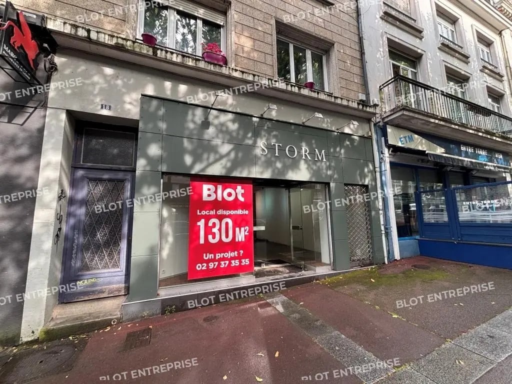 Local commercial dans Lorient à louer Photo de l’immeuble– Image 1 sur 6