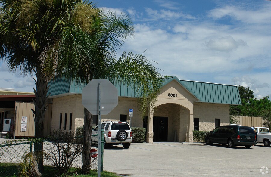 5001 Dr Martin Luther King Blvd, Fort Myers, FL à louer - Photo principale – Image 1 sur 6