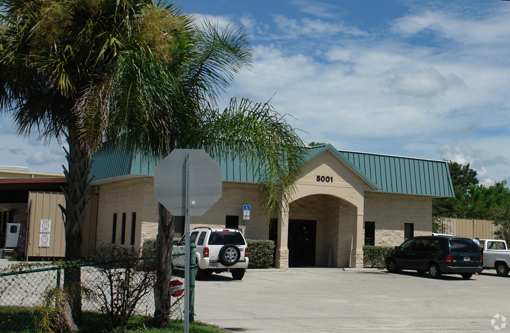 5001 Dr Martin Luther King Blvd, Fort Myers, FL à louer Photo principale– Image 1 sur 7