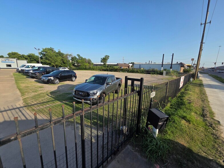 3705 E Loop 820 S, Fort Worth, TX à louer - Photo de l’immeuble – Image 1 sur 6