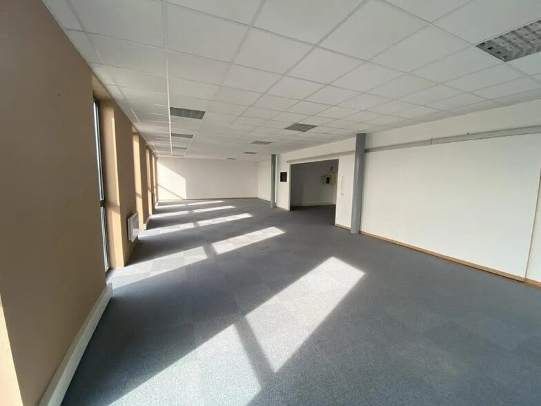 Bureau dans Nogent-le-Phaye à louer - Photo intérieure – Image 2 sur 4