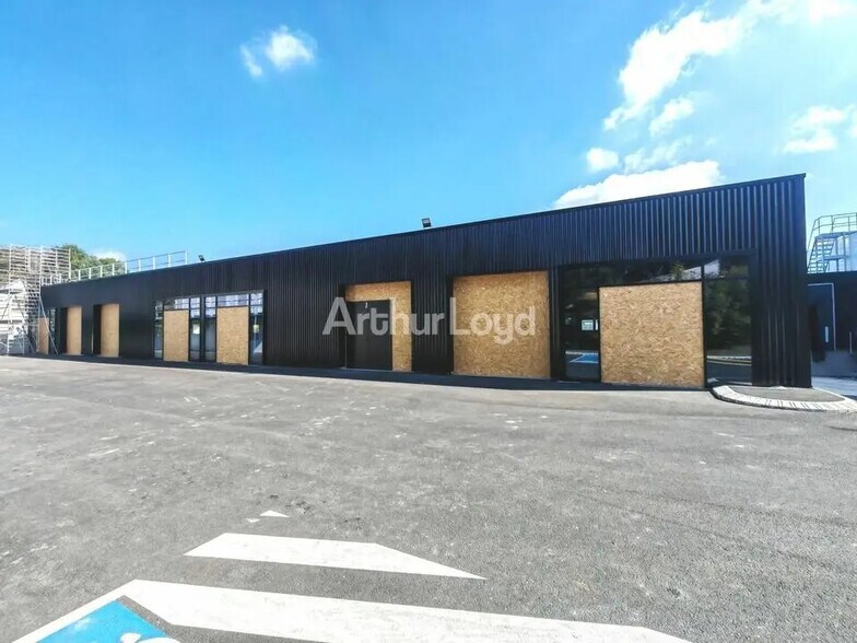 Local d’activités dans Cormontreuil à louer - Photo de l’immeuble – Image 1 sur 12