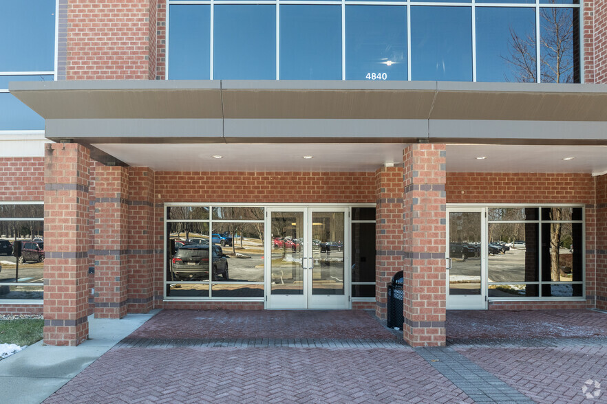 4840 Cox Rd, Glen Allen, VA à louer - Photo de l’immeuble – Image 3 sur 4