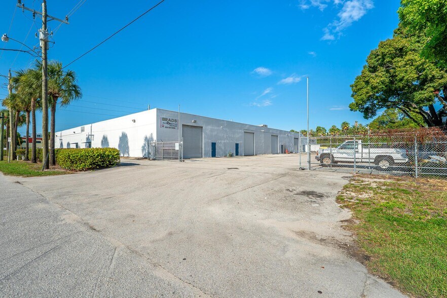 2968 Ravenswood Rd, Fort Lauderdale, FL à louer - Photo de l’immeuble – Image 3 sur 6