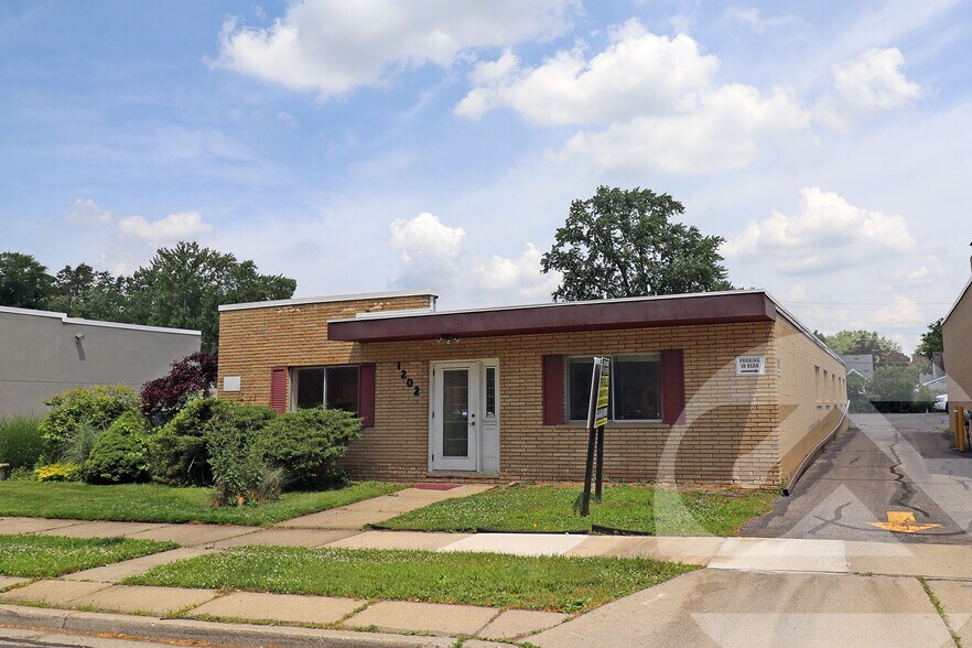 1202 Catalpa Dr, Royal Oak, MI à louer - Photo de l’immeuble – Image 2 sur 5