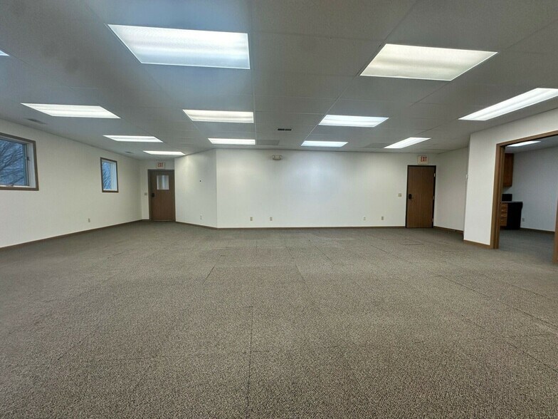 1230 S Victory Dr, Mankato, MN à louer - Photo de l’immeuble – Image 3 sur 5