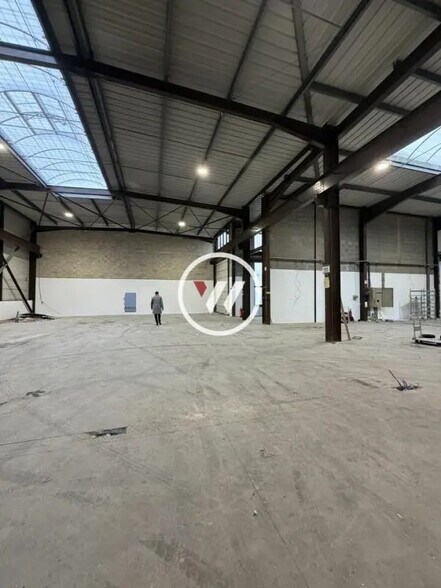 Local d’activités dans Le Thillay à louer - Photo intérieure – Image 2 sur 9