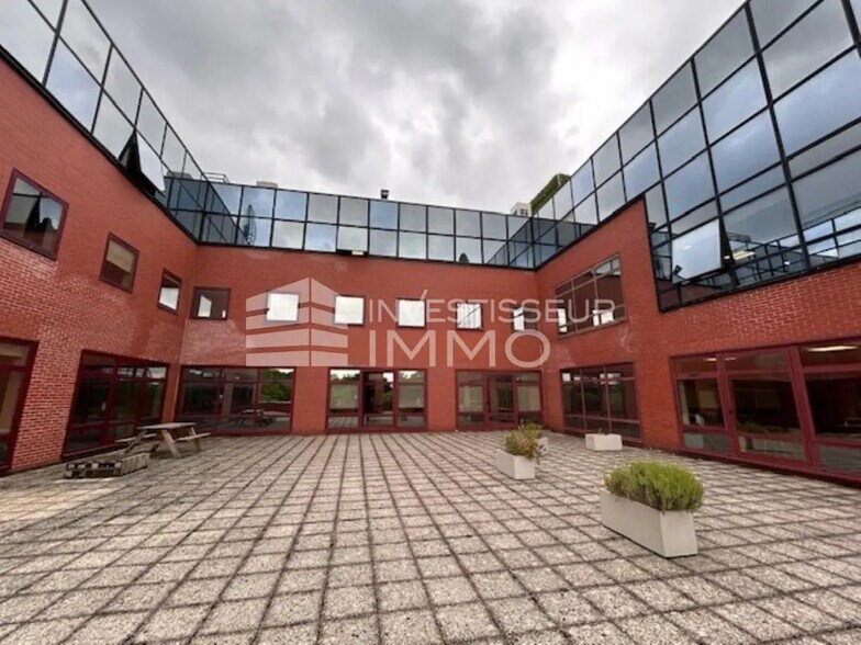Bureau dans Champs-sur-Marne à louer - Photo de l’immeuble – Image 2 sur 7