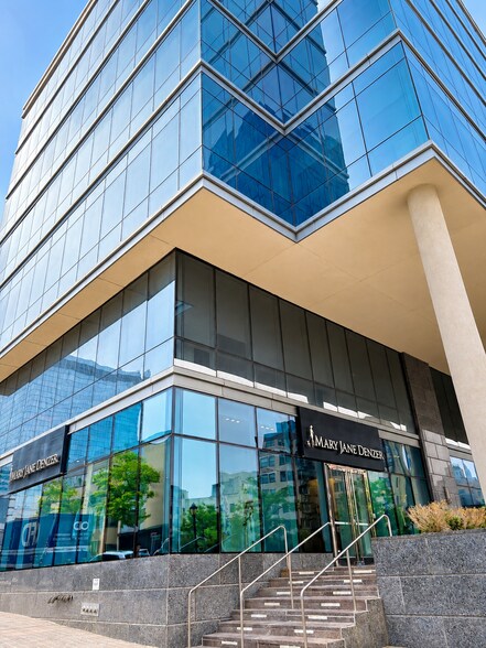 7 Renaissance Sq, White Plains, NY à louer - Photo de l’immeuble – Image 2 sur 5