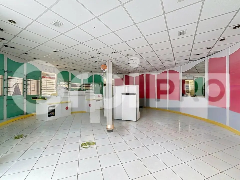 Local commercial dans Monchy-Saint-Éloi à vendre Photo intérieure– Image 1 sur 6