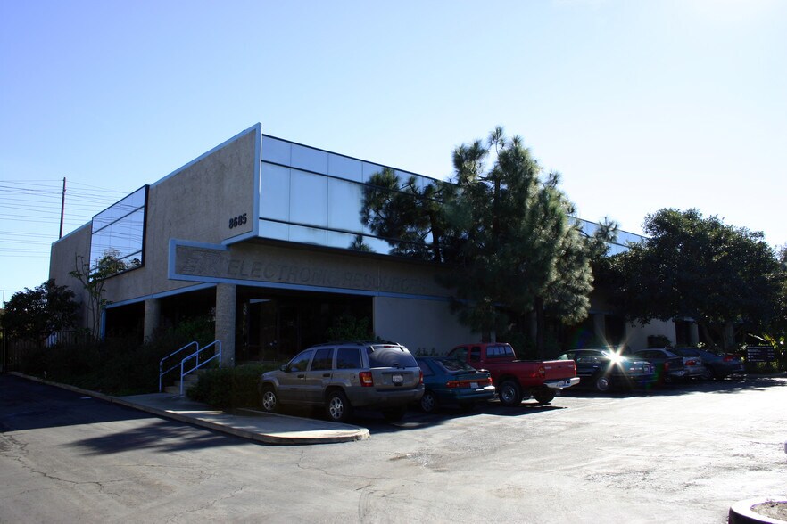 8685 Miralani Dr, San Diego, CA à vendre - Photo de l’immeuble – Image 2 sur 8