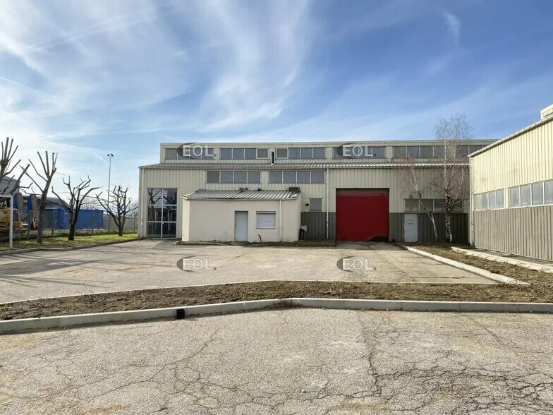 Industriel/Logistique dans Mornant à louer - Photo de l’immeuble – Image 2 sur 6