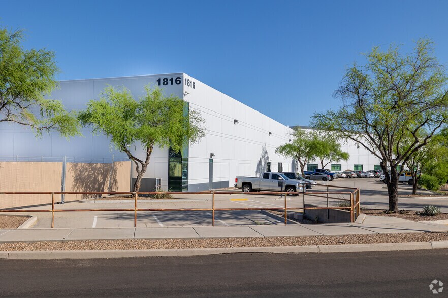 1800 S Research Loop, Tucson, AZ à louer - Photo de l’immeuble – Image 3 sur 4