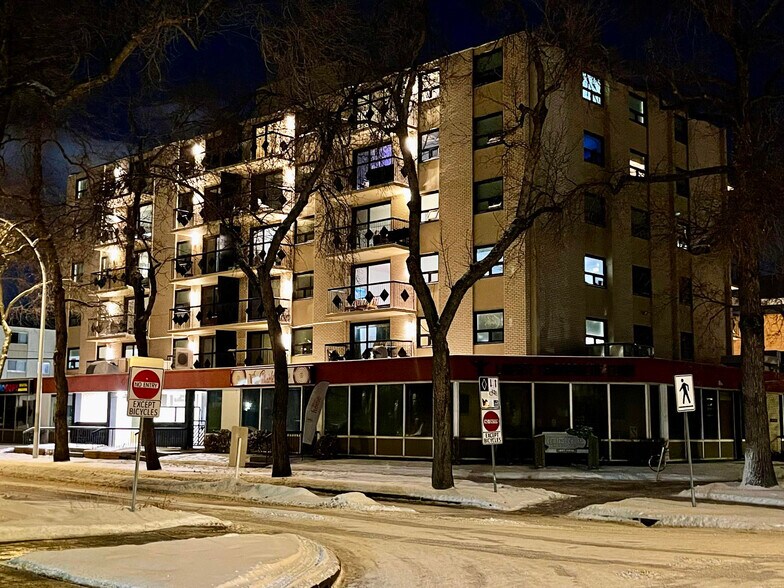 11212 102 Ave, Edmonton, AB à louer - Photo de l’immeuble – Image 2 sur 2