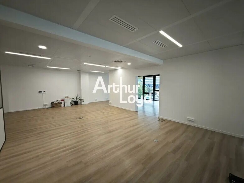 Bureau dans Nice à louer - Photo de l’immeuble – Image 1 sur 9
