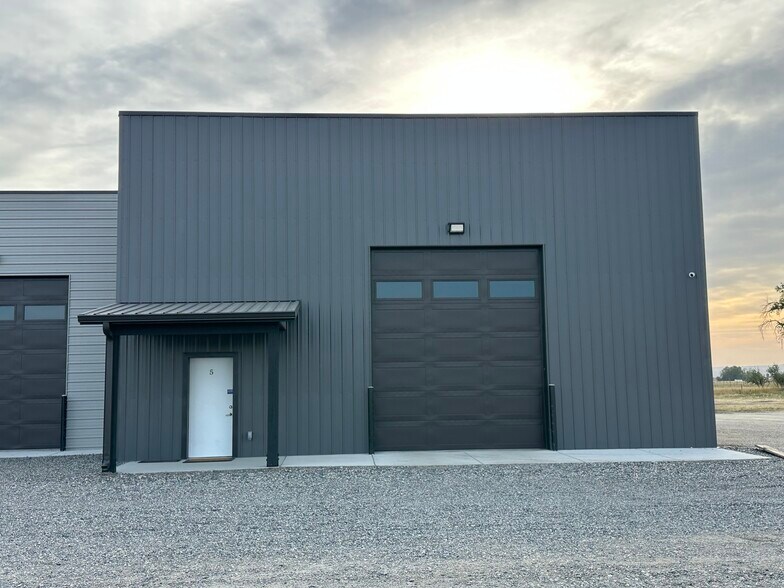 6821 Cowgirl Way, Billings, MT à vendre - Photo de l’immeuble – Image 2 sur 21