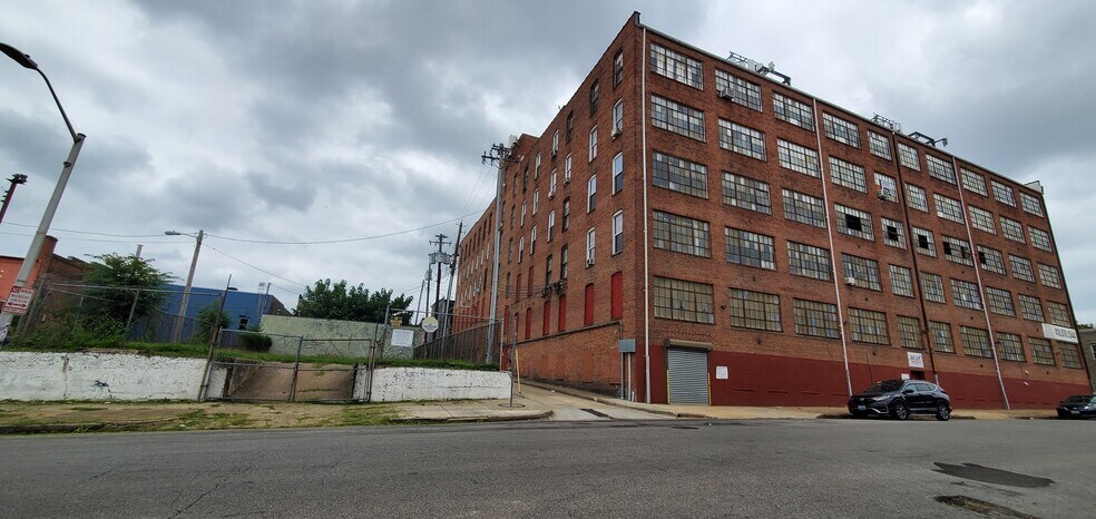 208 S Pulaski St, Baltimore, MD à louer - Photo de l’immeuble – Image 2 sur 3