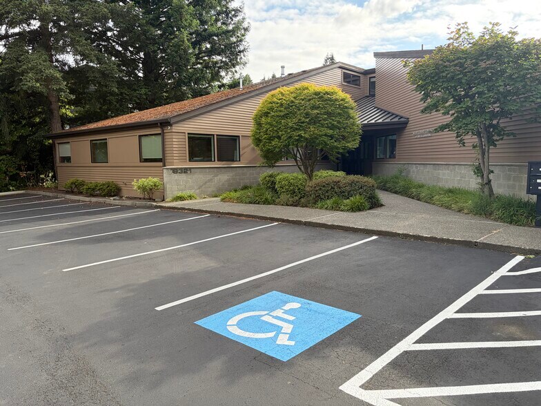 18321 NE 98th Ave, Bothell, WA à louer - Photo de l’immeuble – Image 2 sur 9