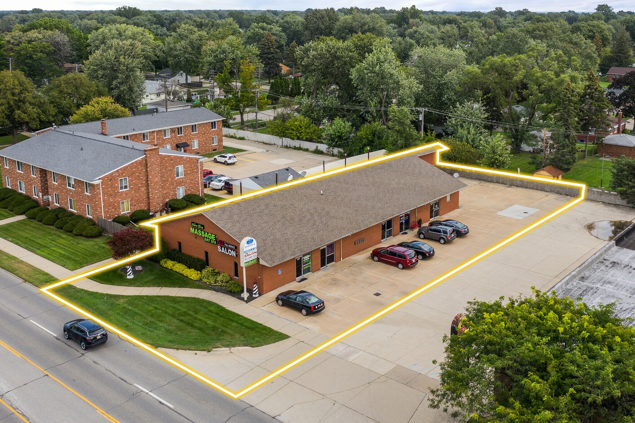 29900 Harper Ave, Saint Clair Shores, MI à louer Photo de l’immeuble– Image 1 sur 4