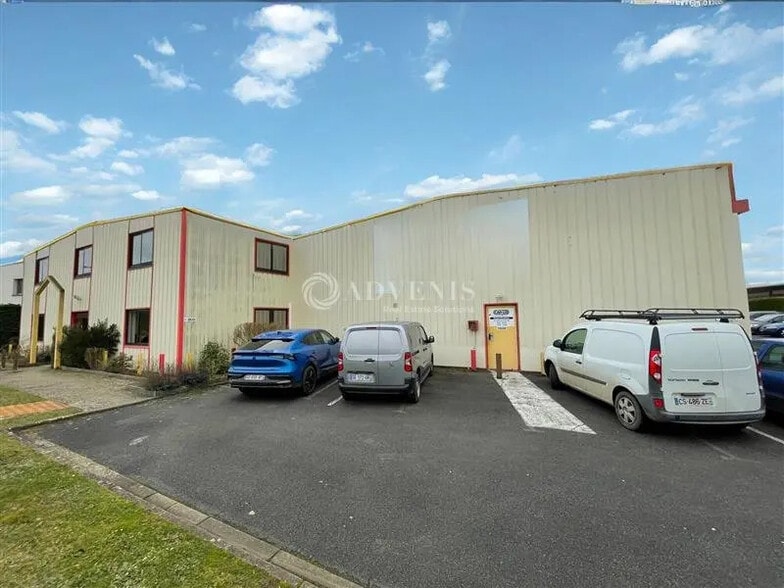 Local d’activités dans Olivet à louer - Photo de l’immeuble – Image 3 sur 12
