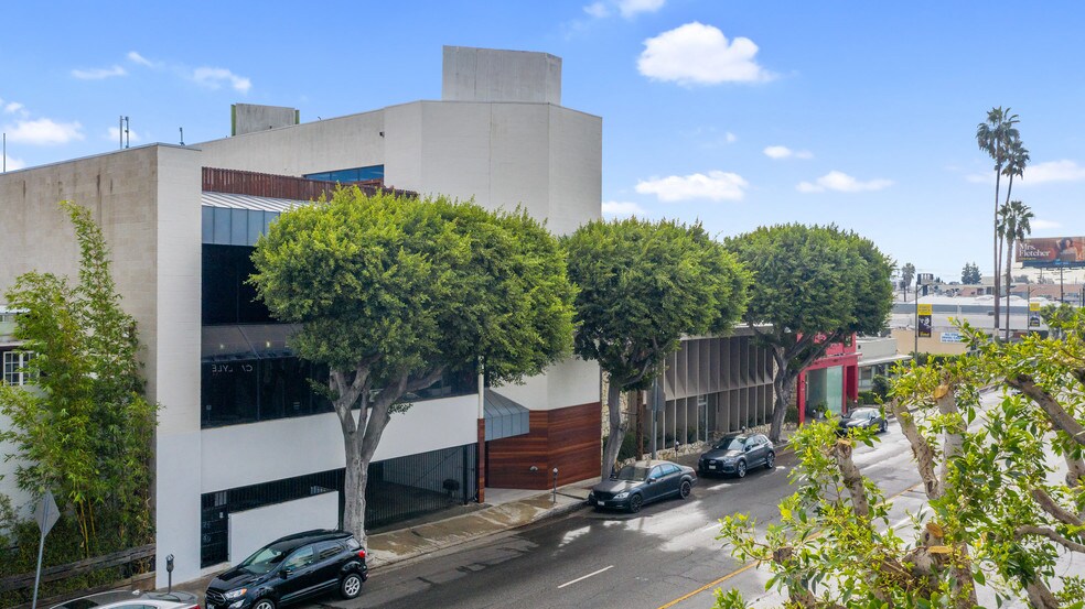 1120 S Robertson Blvd, Los Angeles, CA à louer - Photo de l’immeuble – Image 2 sur 8