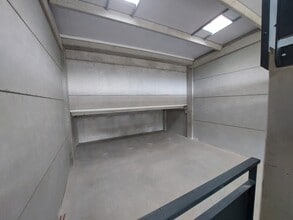 Local d’activités dans Cuers à louer Photo intérieure– Image 2 sur 5