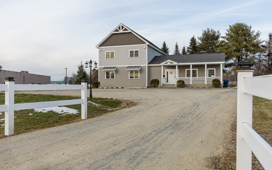 6 Ames Plaza Ln, Walpole, NH à vendre - Photo de l’immeuble – Image 3 sur 36