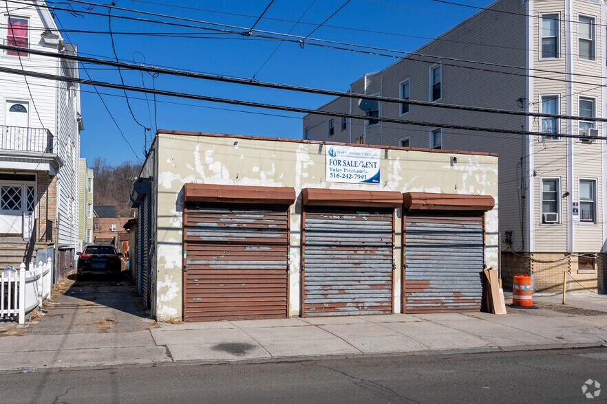 45 Radford St, Yonkers, NY à vendre - Photo de l’immeuble – Image 3 sur 3