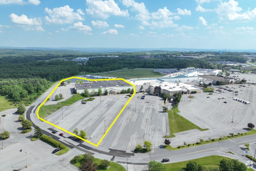 540 Galleria Dr, Johnstown, PA à vendre - Photo de l’immeuble – Image 1 sur 26