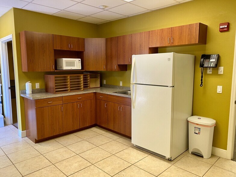 473 S Indiana Ave, Englewood, FL à louer - Photo intérieure – Image 2 sur 47