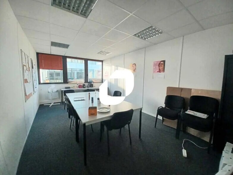 Bureau dans Bordeaux à louer - Photo de l’immeuble – Image 2 sur 36