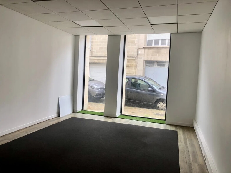 Bureau dans Bordeaux à vendre - Photo de l’immeuble – Image 3 sur 9