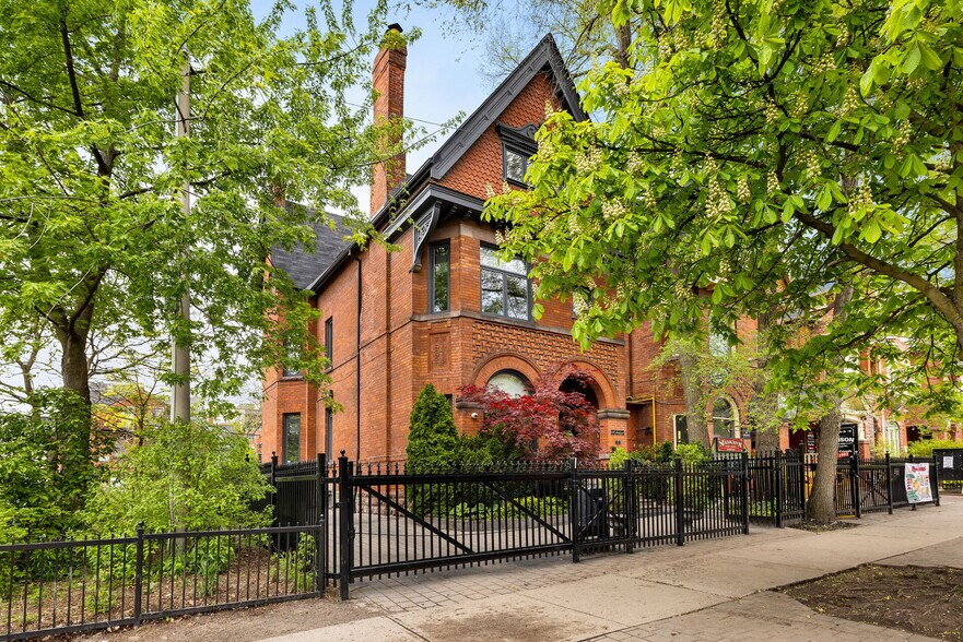 12 Madison Av, Toronto, ON à vendre - Photo de l’immeuble – Image 3 sur 23