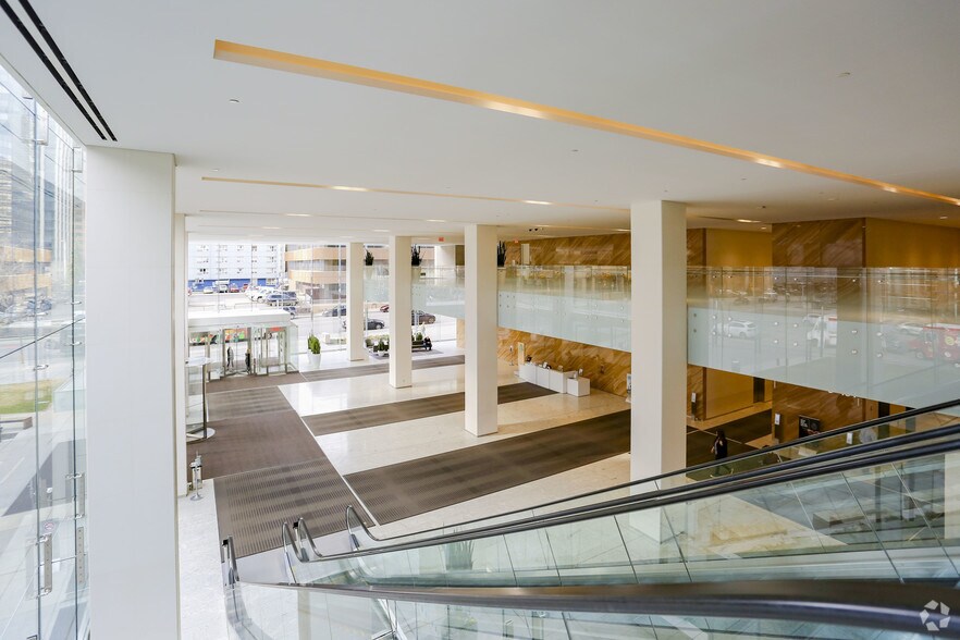 600 3rd Ave SW, Calgary, AB à louer - Hall d’entrée – Image 2 sur 25