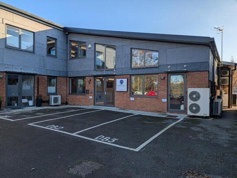 Douglas Dr, Godalming à vendre - Photo de l’immeuble – Image 2 sur 12