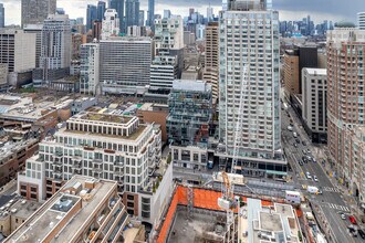 135 Yorkville Ave, Toronto, ON - VUE AÉRIENNE  vue de carte