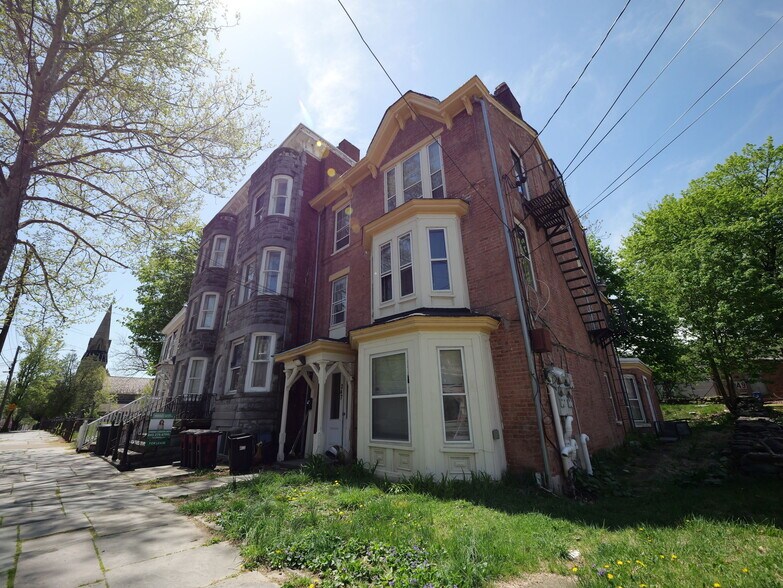 247 Grand St, Newburgh, NY à vendre - Photo de l’immeuble – Image 2 sur 49