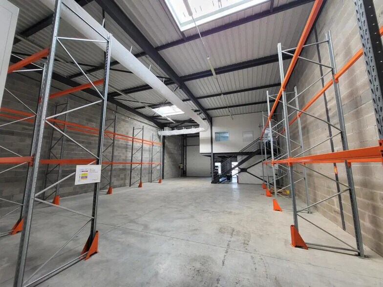 Local d’activités dans Corbas à louer - Photo intérieure – Image 1 sur 7