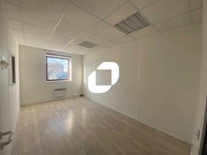 Industriel/Logistique dans Herblay-sur-Seine à louer Photo intérieure– Image 2 sur 2