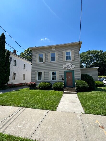239 Main St, Killingly, CT à vendre - Photo de l’immeuble – Image 2 sur 19