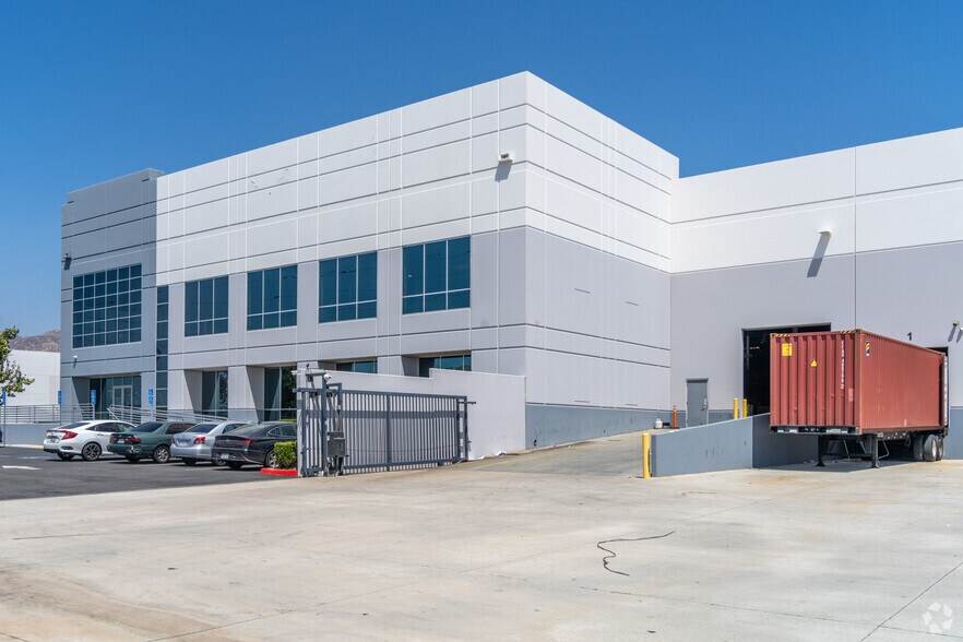 6677 Box Springs Blvd, Riverside, CA à louer - Photo de l’immeuble – Image 2 sur 10
