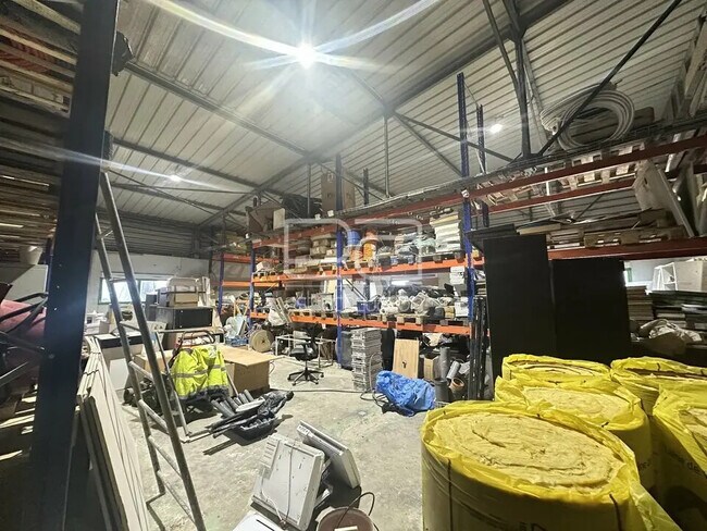 Plus de détails pour Local d'activités à louer