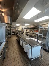 123 E Cermak Rd, Chicago, IL à louer Photo intérieure– Image 1 sur 10